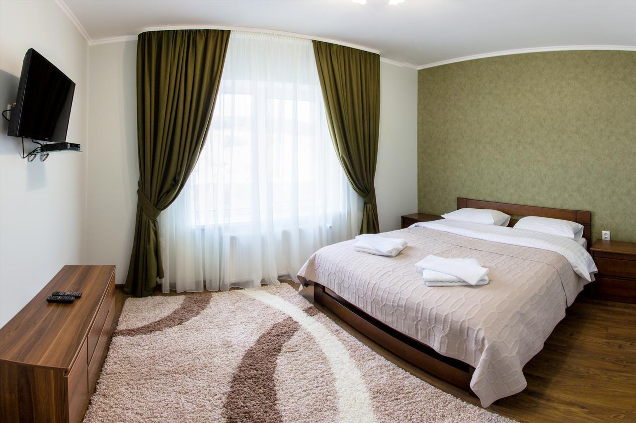 Hotel Premier à Yaremtche Extérieur photo