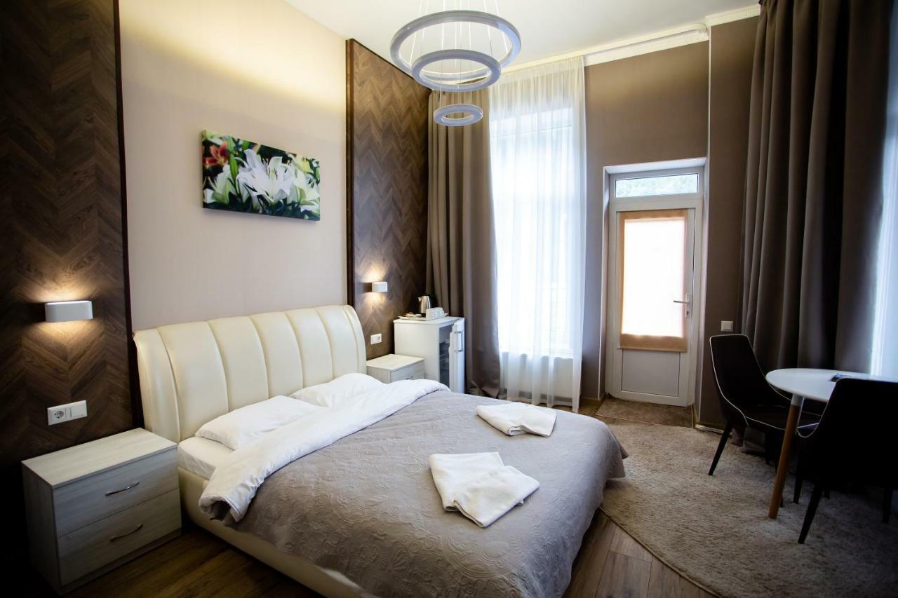 Hotel Premier à Yaremtche Extérieur photo